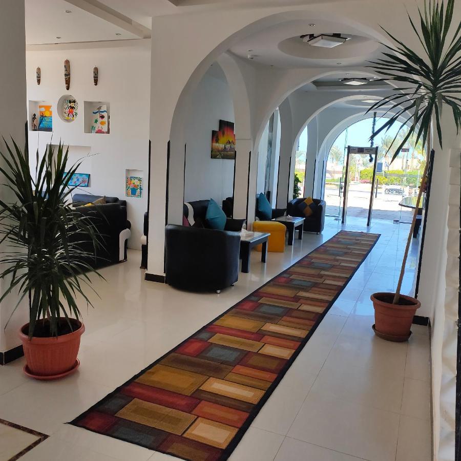 Dolphin Hotel El Qoseir Екстериор снимка